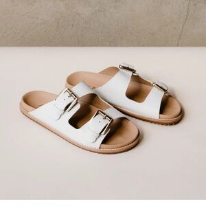 Able Whitney Sandal in White, Size 9